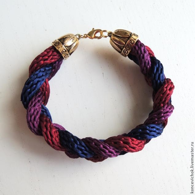 Браслет-коса из шнуров кумихимо