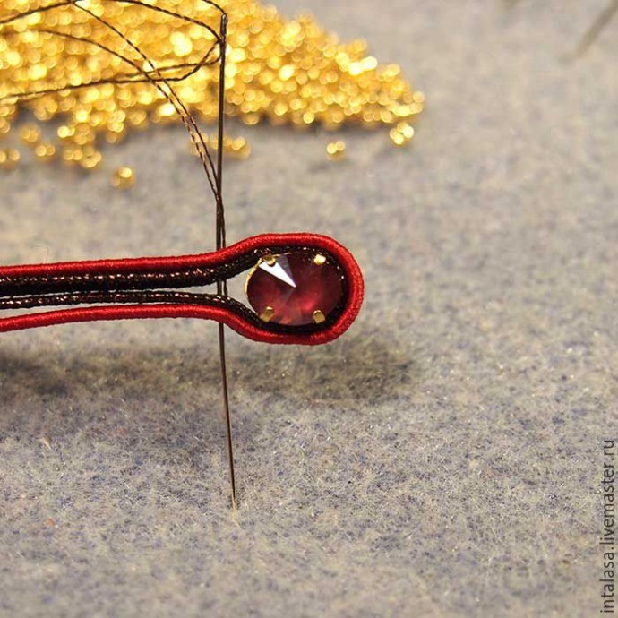 Сутажная брошь "Аленький цветочек"