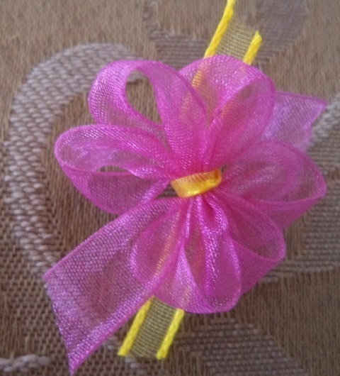 Маленький ажурный бантик