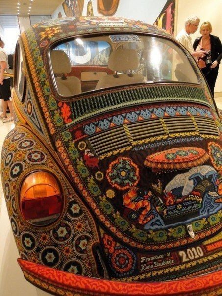 ​Машина, полностью покрытая узорами из бусин: идея для творчества