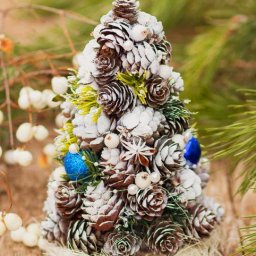 ​Новогодняя ёлочка из шишек: мастер-класс