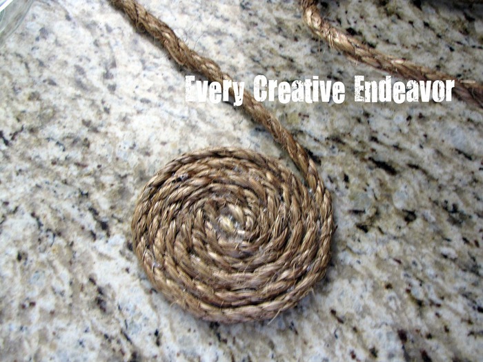 Вазочка из пеньковой верёвки