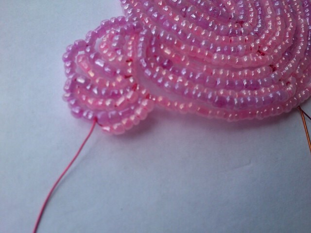 Красивый цветочек из бисера