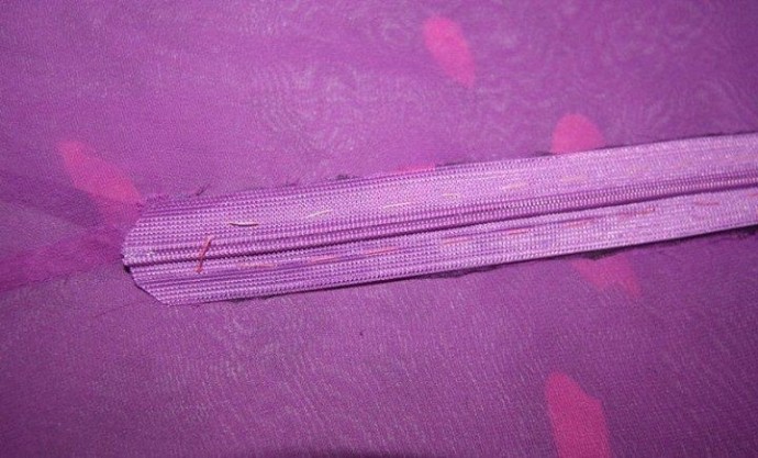 Вшиваем молнию в изделие из шифона: тонкости и особенности