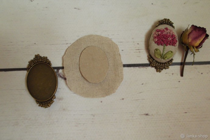 Брошь с вышивкой