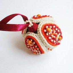 ​Мастер-класс по созданию шарика из бисера на основе ткани