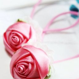 Нежнейшие розочки из атласной ленты