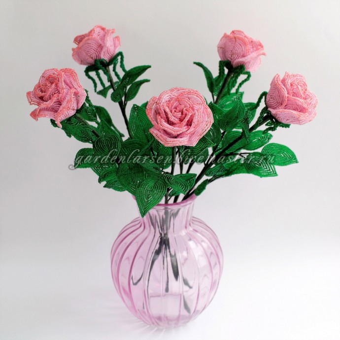 ​Нежные розы из бисера