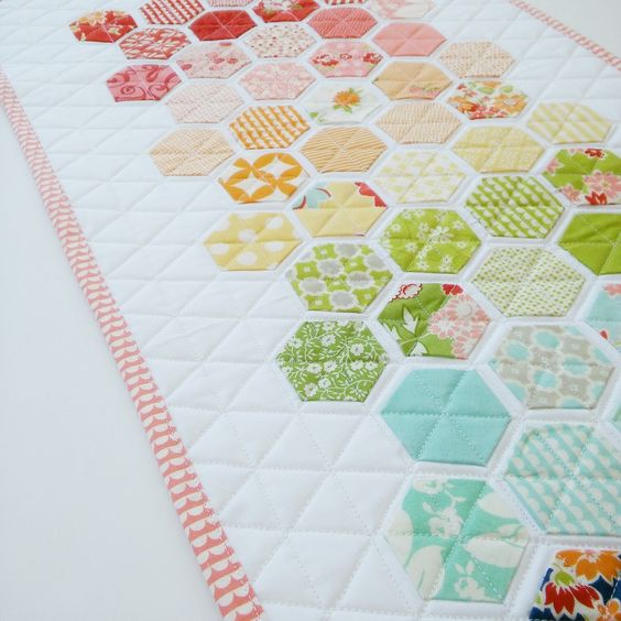 Подушки с красивыми лоскутными узорами