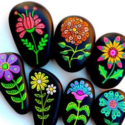 ​Рисуем на камнях цветы