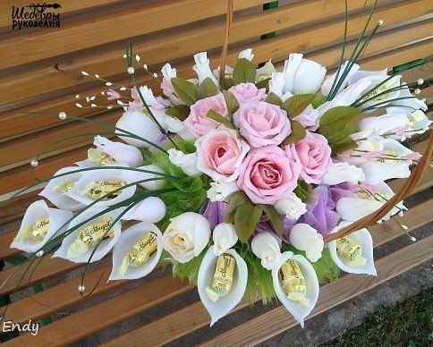 Роскошный букет: каллы из конфет