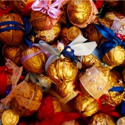 Золотые орешки с пожеланиями к празднику