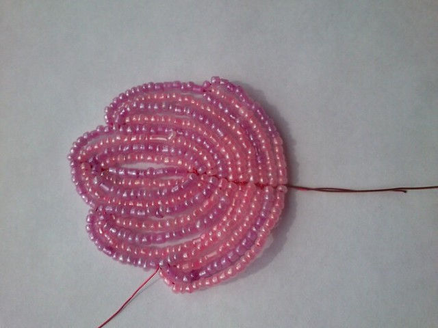 Красивый цветочек из бисера