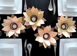 Декорируем подсвечники бумажными цветами