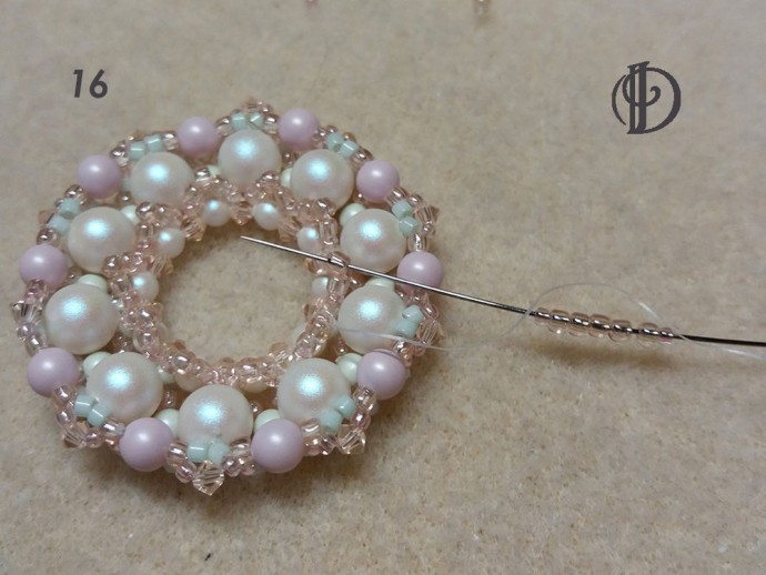 Лунная брошь с кабошоном-лунасофтом Лунная брошь с кабошоном-лунасофтом