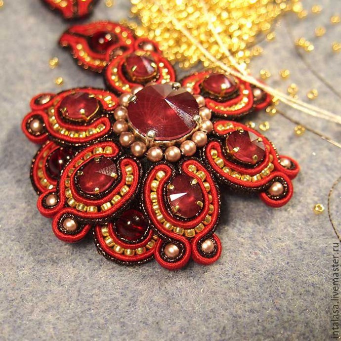 Сутажная брошь "Аленький цветочек"