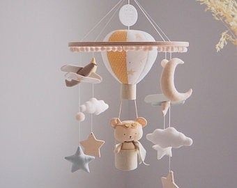 Детские мобили с фетровыми игрушками: идеи для декора