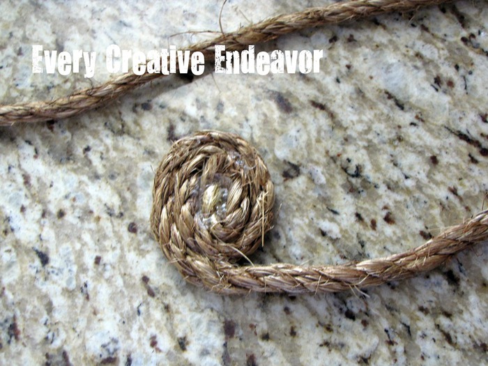 Вазочка из пеньковой верёвки