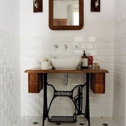 ​Вторая жизнь нижней части старой швейной машинки