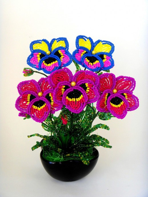 ​Яркие пестрые орхидеи из бисера