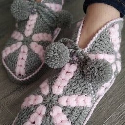 Коллекция домашних тапочек, связанных крючком