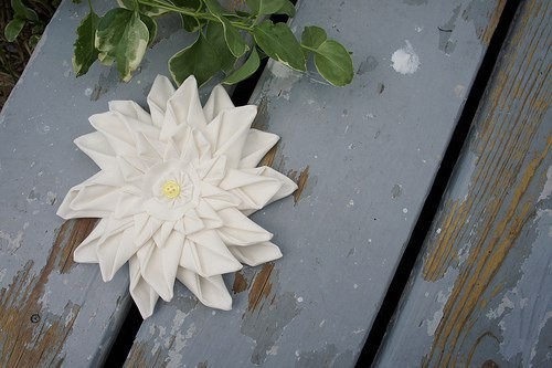 Цветок из ткани