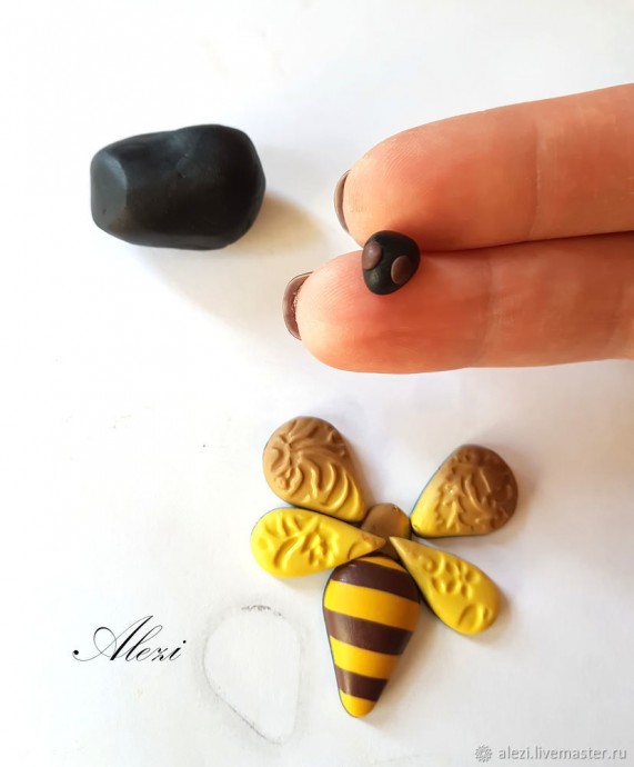 Брошь "Пчелка" из полимерной глины
