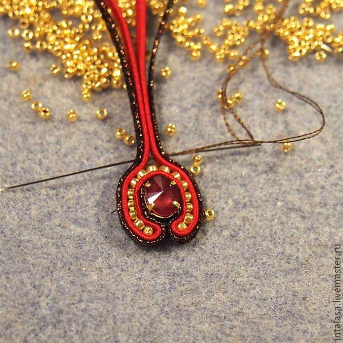 Сутажная брошь "Аленький цветочек"