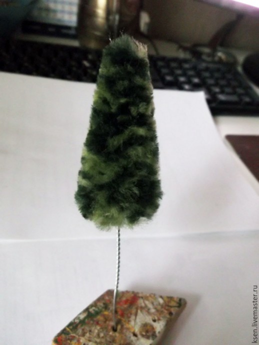 Декоративная ёлка из пряжи