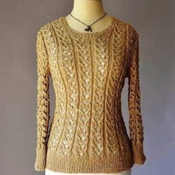 ​Элегантный вязаный джемпер с узором полосками