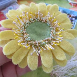 Валяный цветок герберы