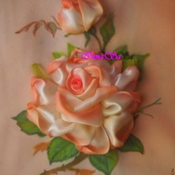 Вышитая лентами роза