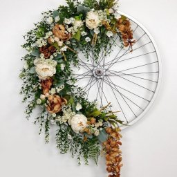 ​Украшение интерьера из велосипедных колес