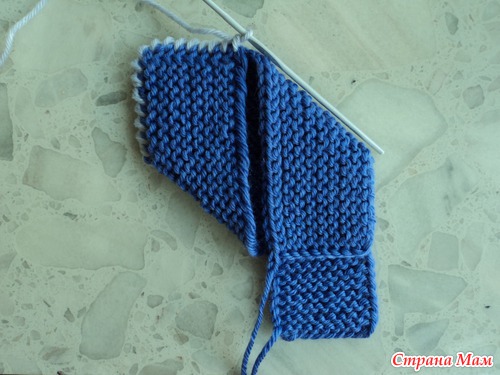 Вязаные тапочки спицами "Чиполино"