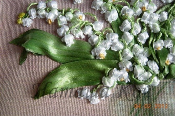 Вышивка ландышей атласными лентами