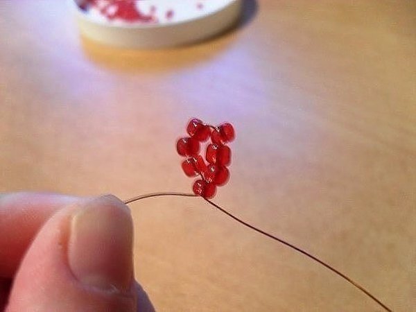 Земляника из бисера