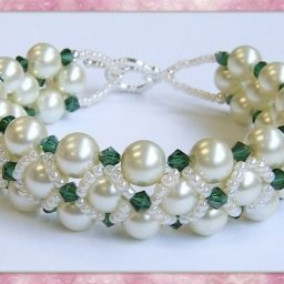 Королевский браcлет из бисера и бусин