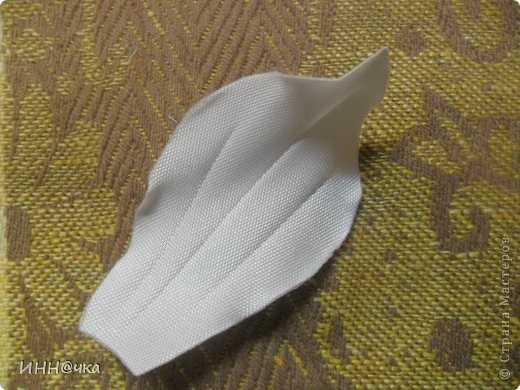 Лилия из атласных лент: мастер-класс