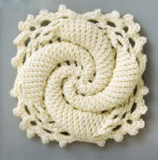 Вяжем крючком квадрат с выпуклой спиралью