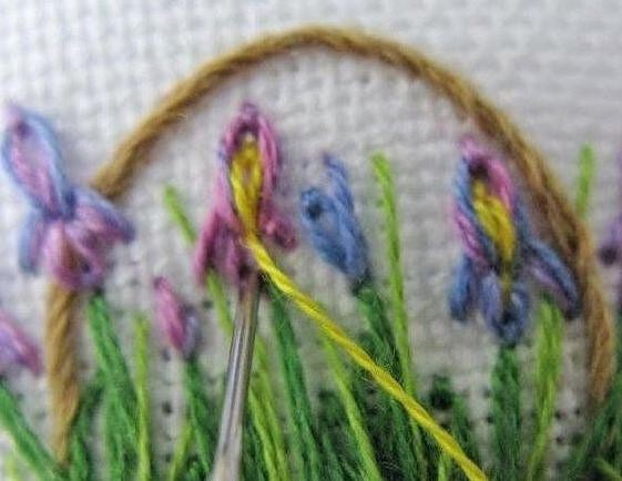 Çiçekli işlemeli sepet