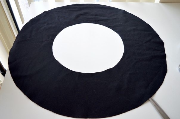 ​Юбка с воланом с завышенным передом