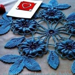 Салфетка с объёмными цветами