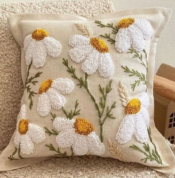 Восхитительные цветочные подушки для уютного декора вашего дома