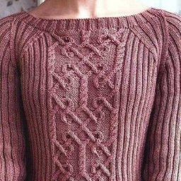 Пуловер с необычным узором по центру