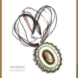 Лесная тропа с яшмой