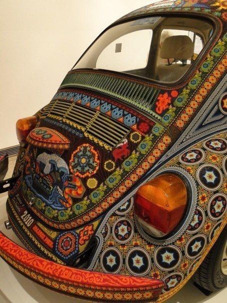 ​Машина, полностью покрытая узорами из бусин: идея для творчества