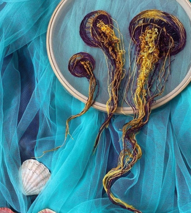 ​Невероятная объемная вышивка медуз