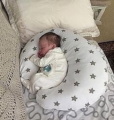 ​Удобная подушка для новорожденного