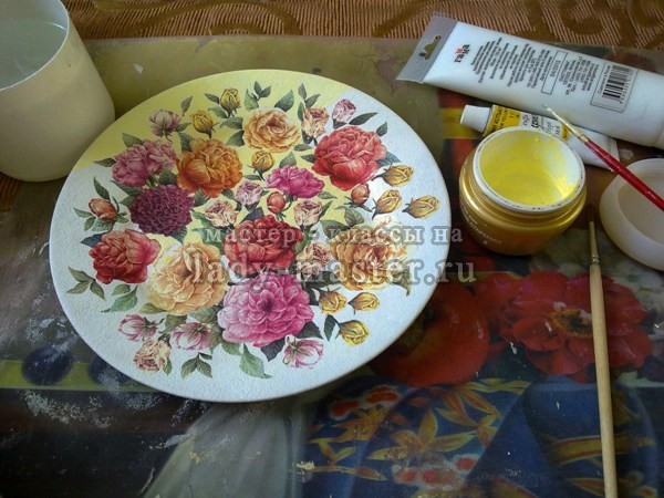 ​Декупаж тарелки в стиле "шебби-шик"
