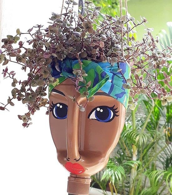 Кашпо из старой канистры